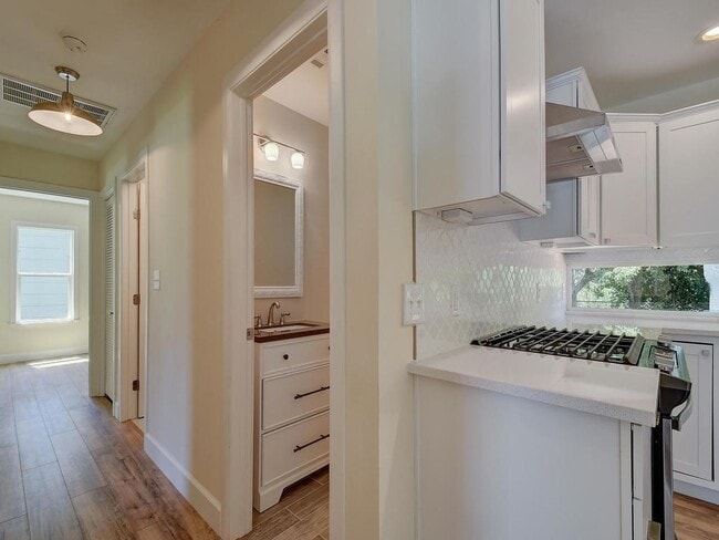 Building Photo - Fantastic Home - Windsor Park