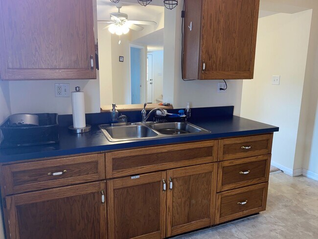 Building Photo - 4 Bedroom Duplex. Close to Campus and Downtown - Pre-Leasing for 26/27 School Year!