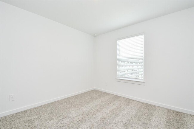 Building Photo - 3024 Crown Gate Dr