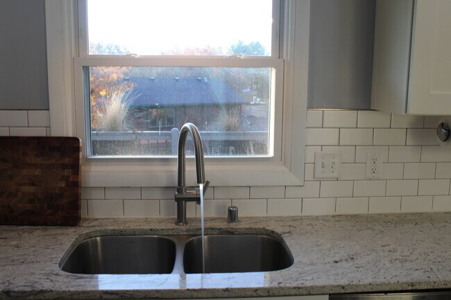 Building Photo - 5039 W Clayton Rd