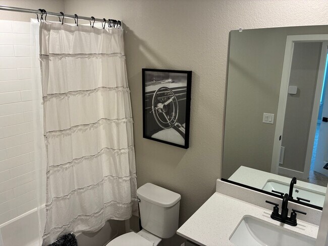 Building Photo - Beautiful 3 Bedroom, 3 Bathroom New Built ...