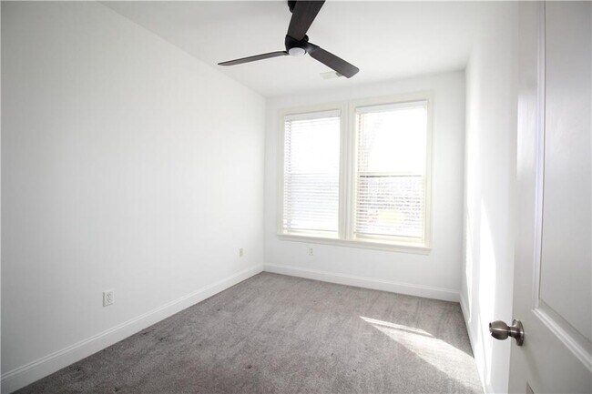 Building Photo - 901 Abernathy Rd NE