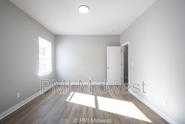 Building Photo - 1817 Montcalm St