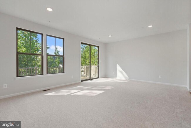 Building Photo - 6947 Gladebrook Rd