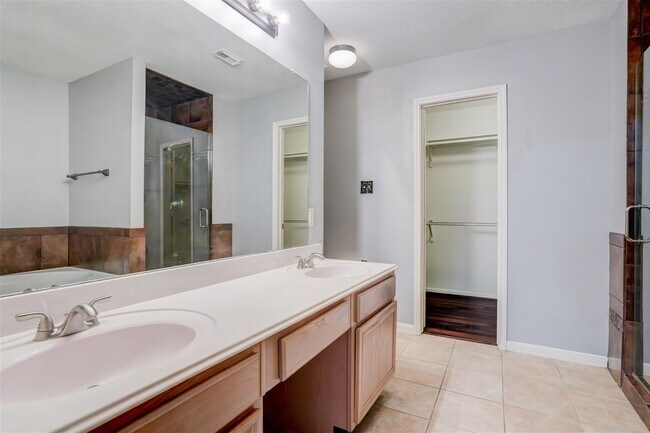 Building Photo - 3614 Lindenfield Dr