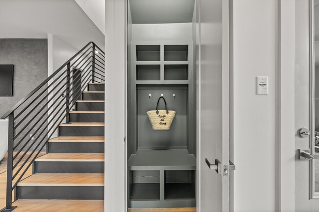 Building Photo - 601 S 9th St