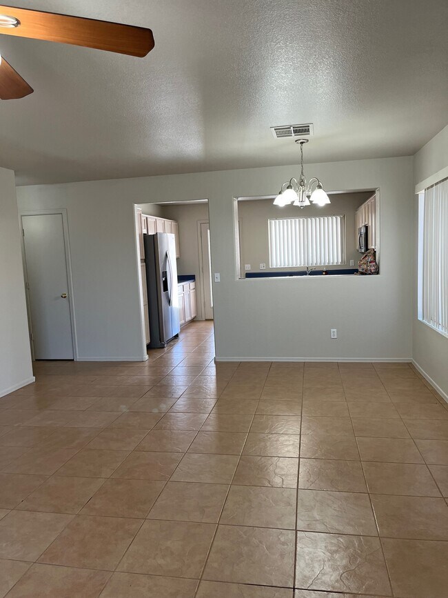 Building Photo - 978 E Pima Ave