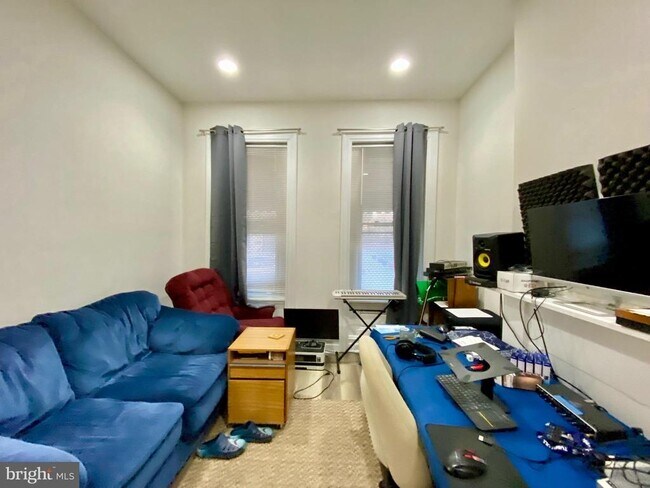 Building Photo - 2035 N Gratz St