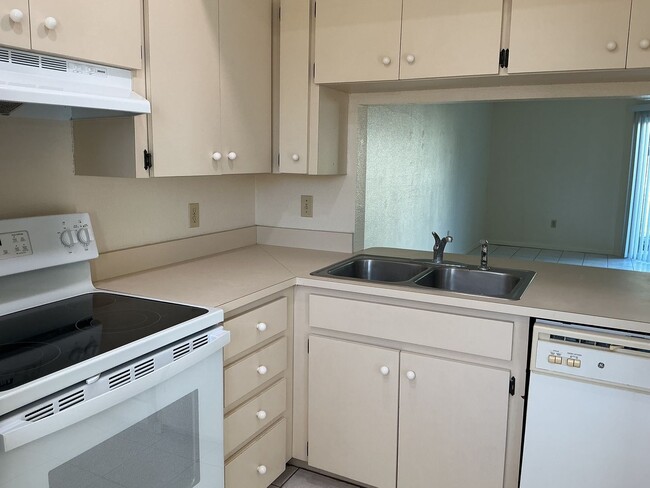 Building Photo - 411 E Park St