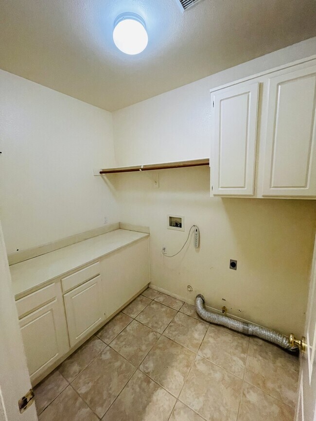 Building Photo - 30962 Crystalaire Dr
