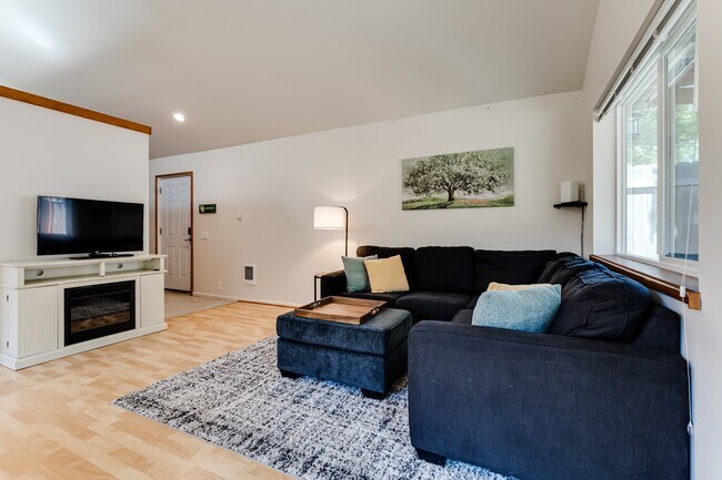 Building Photo - 1120 E 24th Ave