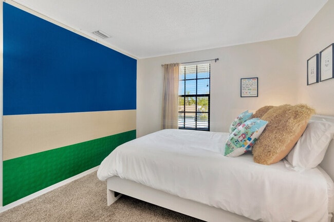 Building Photo - 1679 Tampa Rd