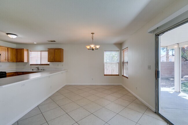 Building Photo - Spacious 4 Bedroom 2.5 Bathroom Home with Covered Patio & Large Backyard