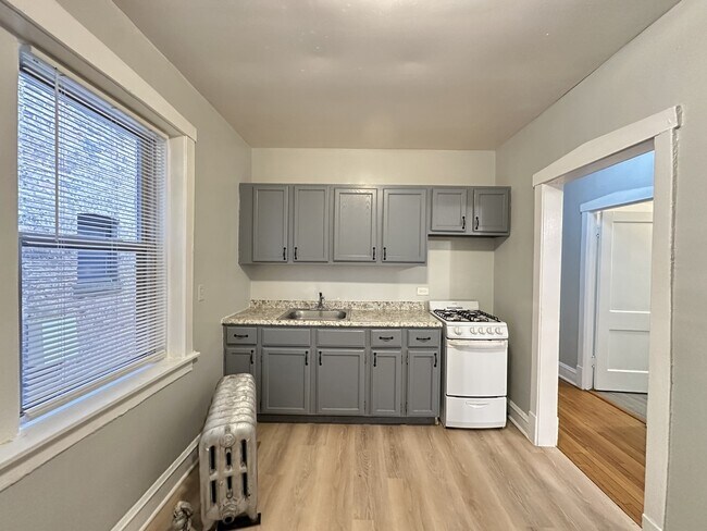 Building Photo - 4827 N Springfield Ave