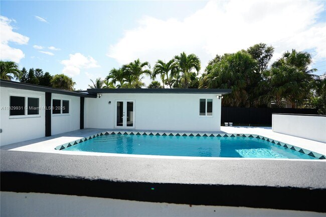 Building Photo - 2573 Conroy Dr
