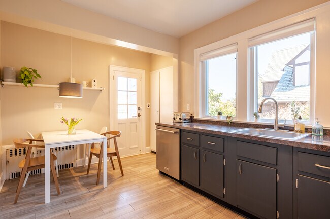 Building Photo - 23 Sherwood Ave