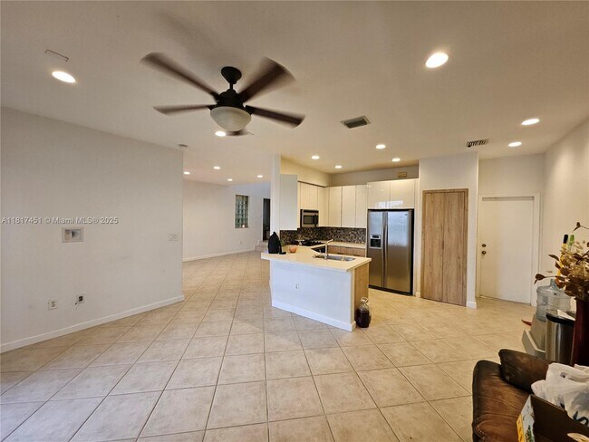 Building Photo - 17046 SW 39th Ct