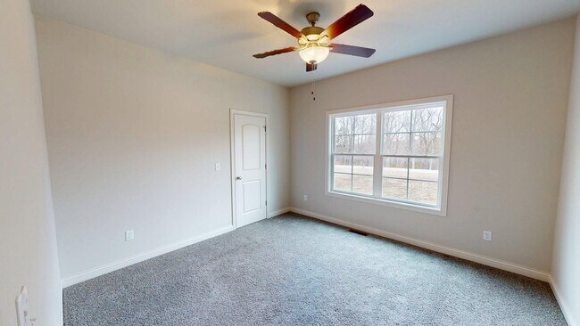 Building Photo - For Lease Large Home with Bonus Room on 1 Acre in Country