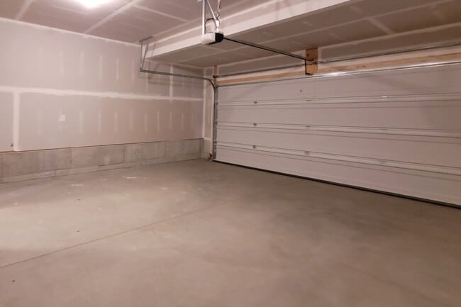 Building Photo - 3441 Alder Ave