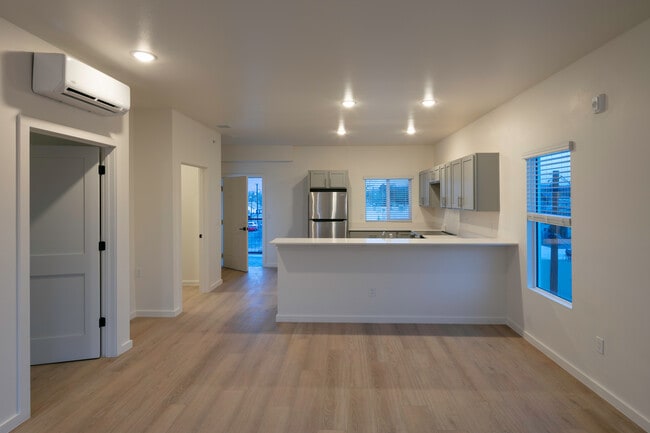 Building Photo - El Parador