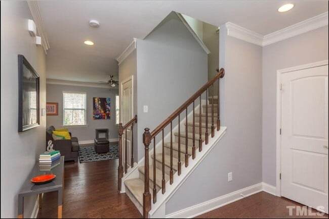 Building Photo - Elegant 3BD, 2BA Raleigh Home Near Shoppin...