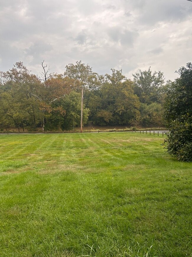 Building Photo - 4-Bedroom, 2-Bathroom Home In Lancaster!