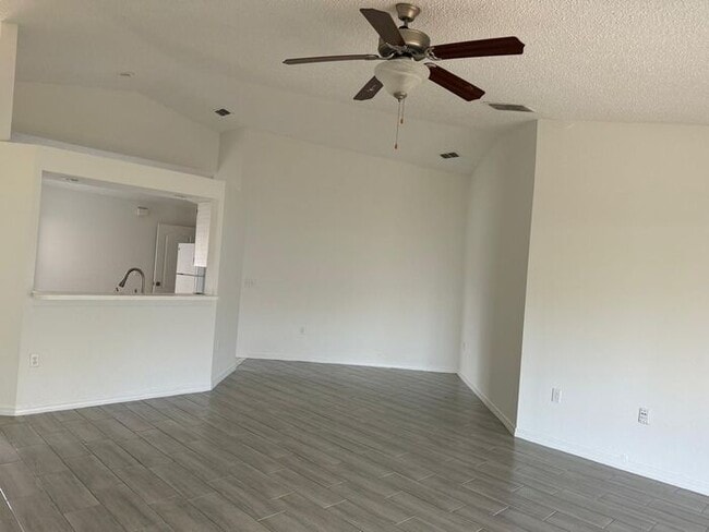 Building Photo - Spacious 3-Bedroom Home with Open Floor Pl...