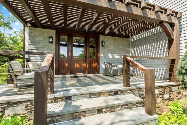 Building Photo - 16 Old Field Woods Rd