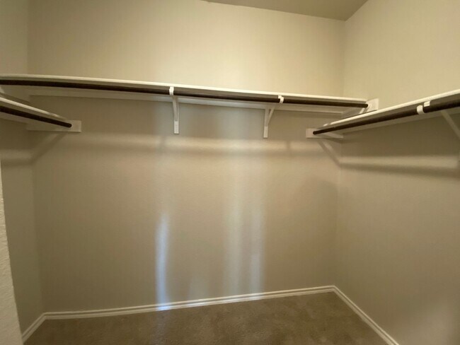 Building Photo - Spacious 4 Bedroom ~ Convenient to JBSA Ra...