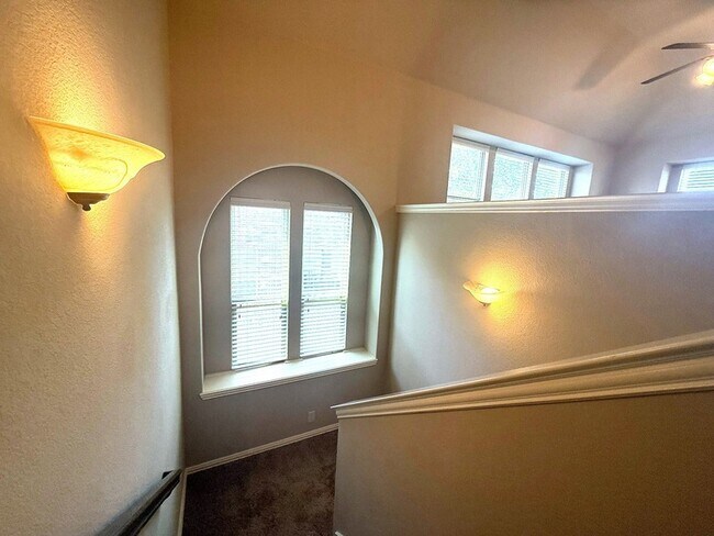 Building Photo - 1109 Abbey Ln