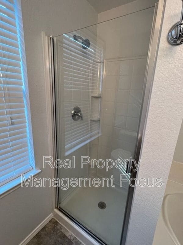 Building Photo - 1004 Trickham Dr