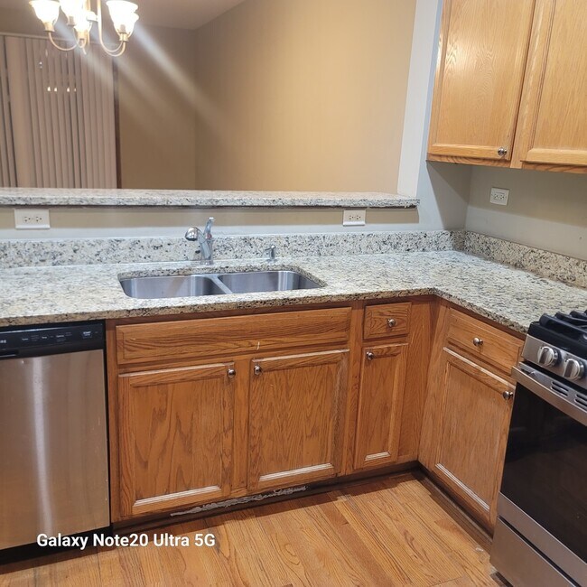 Building Photo - 961 Genesee Ct