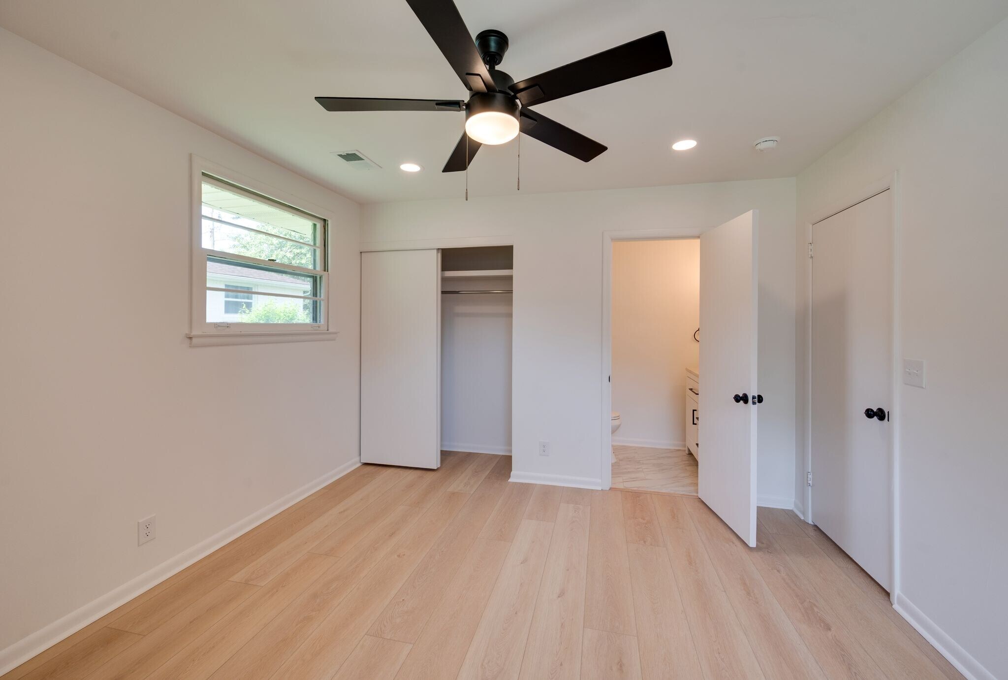 Building Photo - 3234 Moorewood Dr