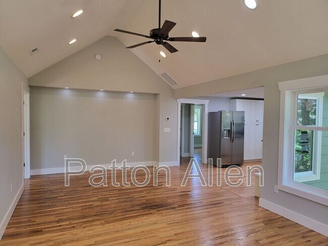 Building Photo - 295 School Rd E