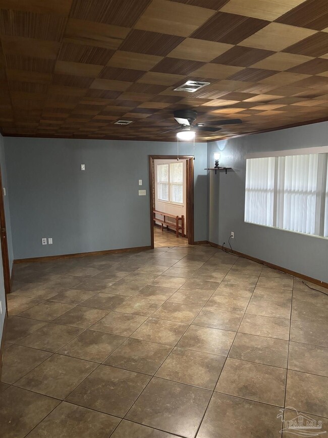 Building Photo - 425 Rentz Ave