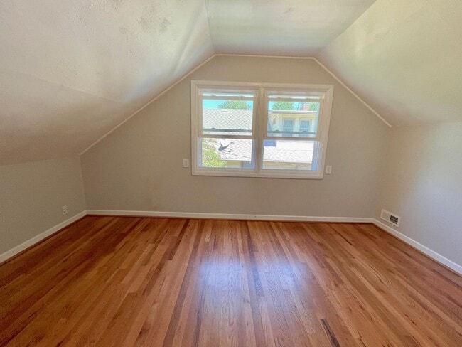 Building Photo - Charming Montavilla 4-bed Updated Cottage ...