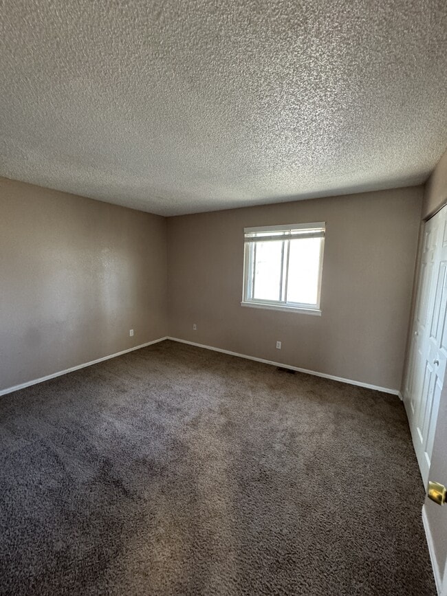 Building Photo - 2522 Knob Hill Ct