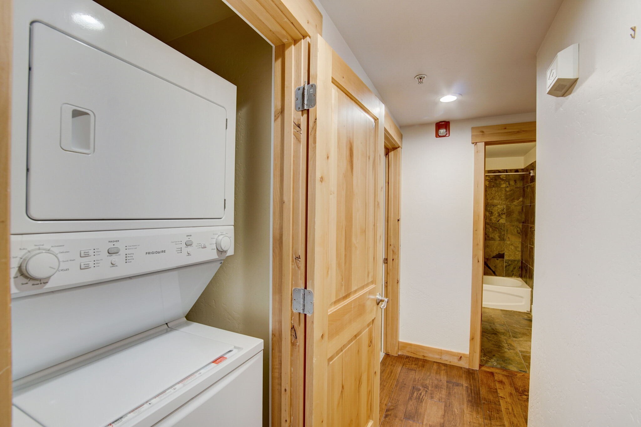 Building Photo - 5519 Lillehammer Ln