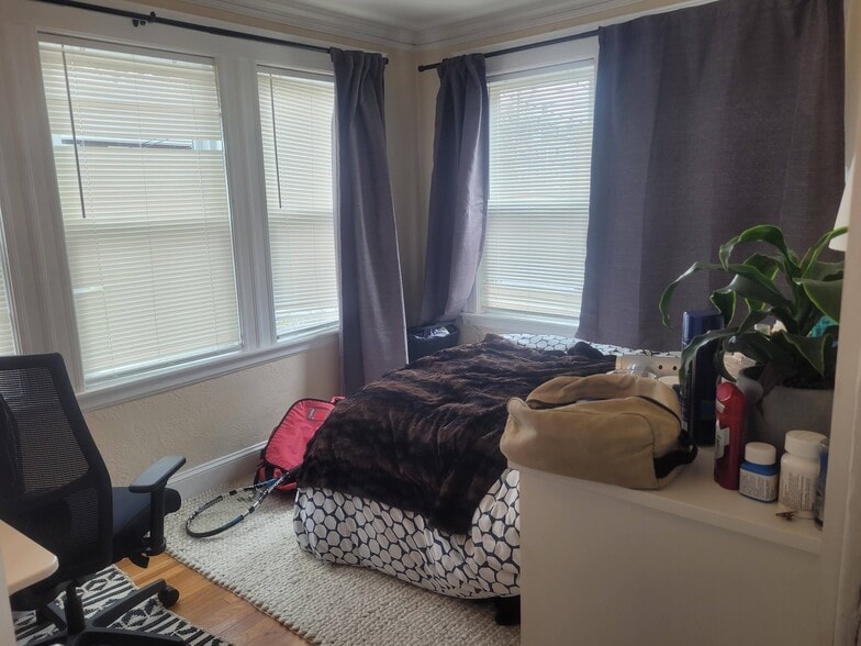 Building Photo - 86 Colborne Rd