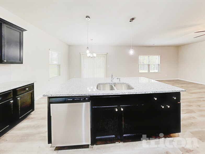 Building Photo - 139 Spring Knoll Dr
