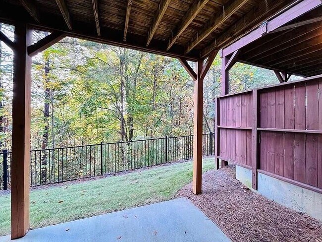 Building Photo - 4668 Creekside Villas Way