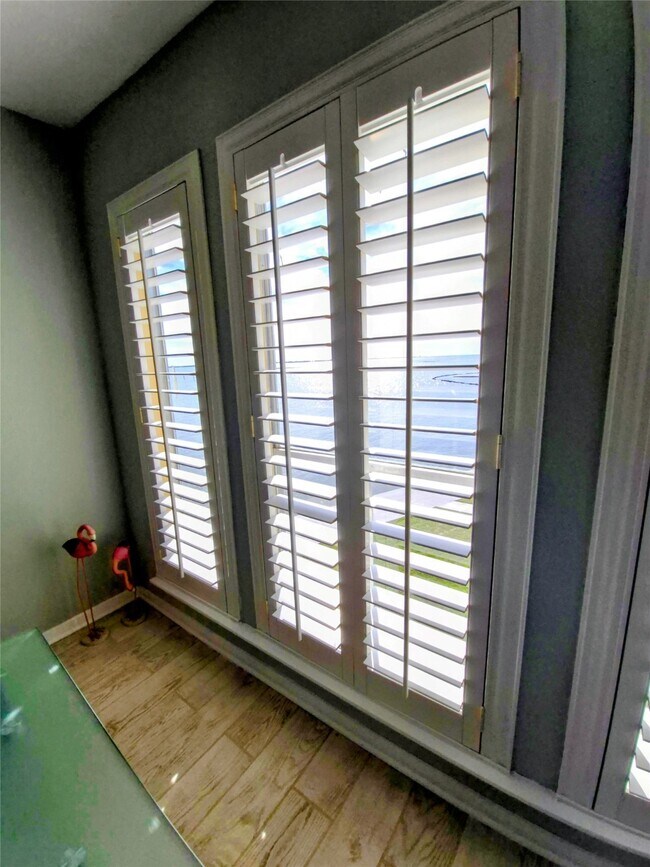 Building Photo - 500 Tiki Dr