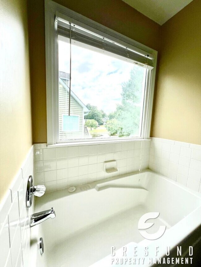 Building Photo - Waterview 3BR 2Bath Off Ramsey Street