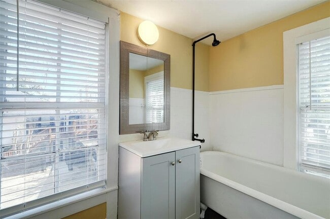 Building Photo - 1401 Windsor Rd