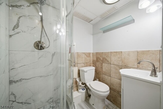 Building Photo - 245 Pierre Ave