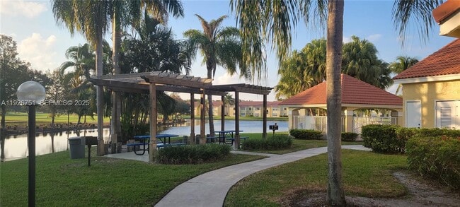 Building Photo - 12400 Vista Isles Dr