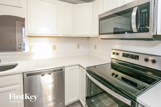 Building Photo - 6747 Wimbledon Dr