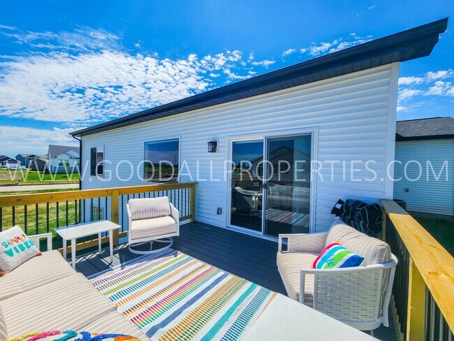 Building Photo - Price Reduced!!!! 4 bedroom 3 bathroom Ran...