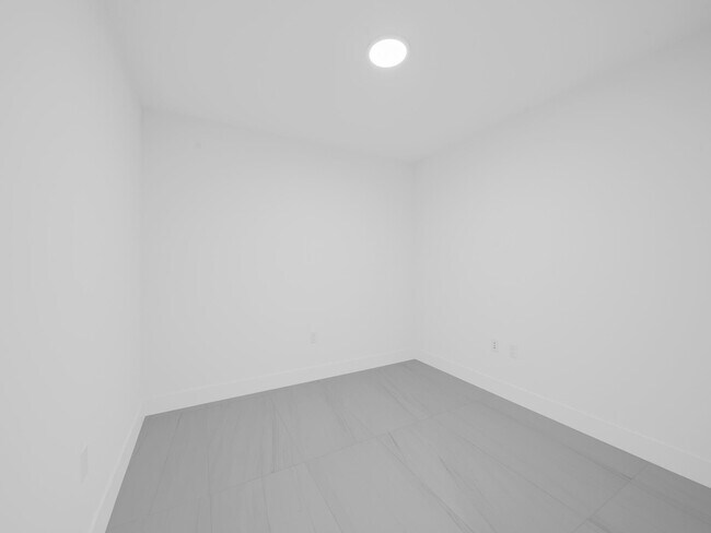 Building Photo - 151 N Seabreeze Blvd