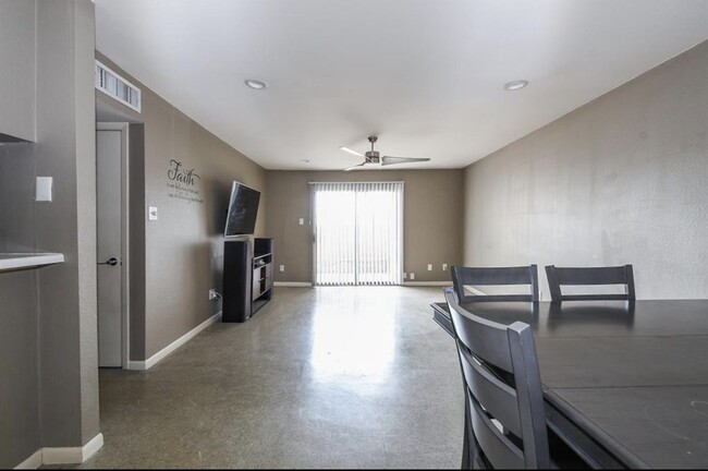 Building Photo - 8529 Hearth Dr